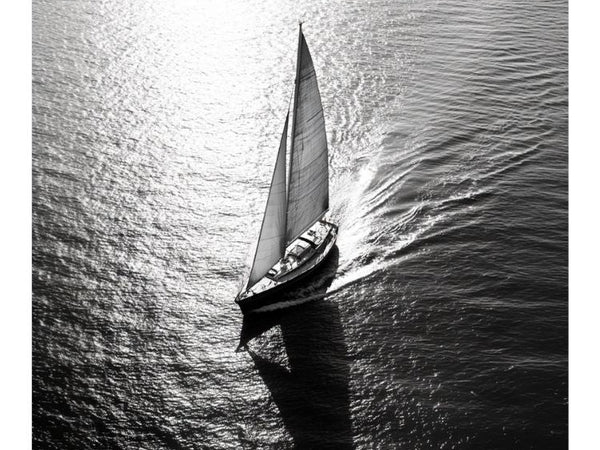 Voilier Noir et Blanc - Côte d'Azur Méditerranéenne