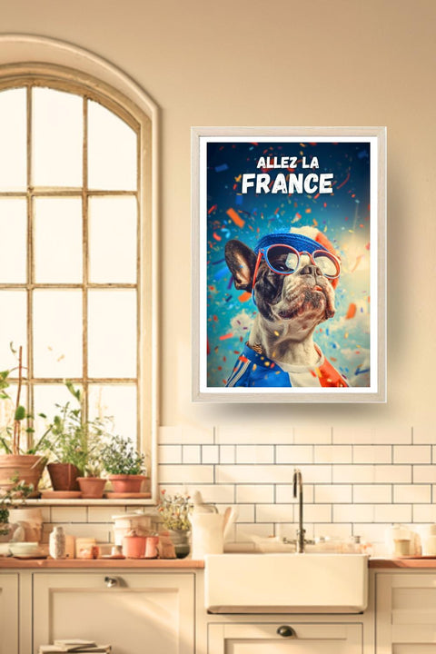 Poster Allez la France chien supporter dans un cadre bois clair, décoration murale de cuisine