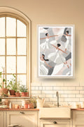 Poster Danse Le ballet de l'Opera de Paris, un collage de danseuses en robe blanche, tons gris et rose, dans un cadre bois clair, décoration murale de cuisine
