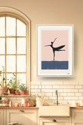 Poster Danse Magic Dance, une danseuse en silhouette épurée sur fond rose, dans un cadre bois clair, décoration murale de cuisine