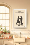 Poster Danse Un amour qui ne perd pas le rythme, un couple âgé dansant en silhouette, dans un cadre bois clair, décoration murale de cuisine