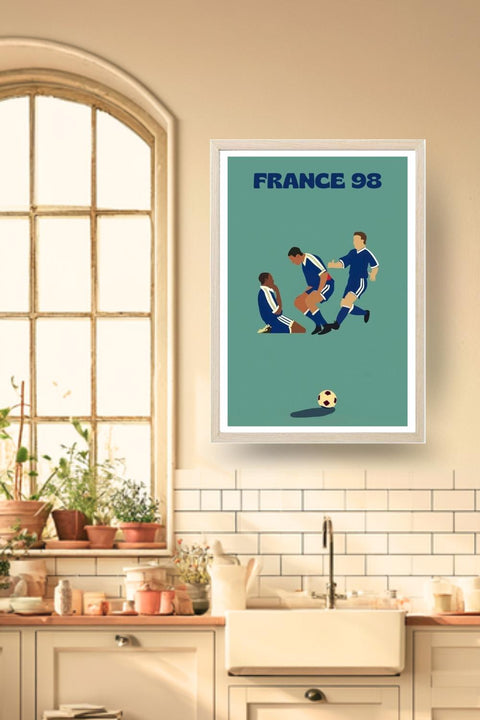 Poster France 98 la magie du football dans un cadre bois clair, décoration murale de cuisine