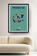 Affiche France 98 la magie du football encadrée noir au-dessus d'un canapé, décoration murale salon
